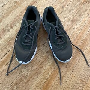 Nike Air Oketo Men size 8 olive green